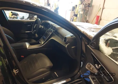 2024 Mercedes-Benz C 300 z USA, uszkodzony, nr VIN W1KAF4HB4RR221552